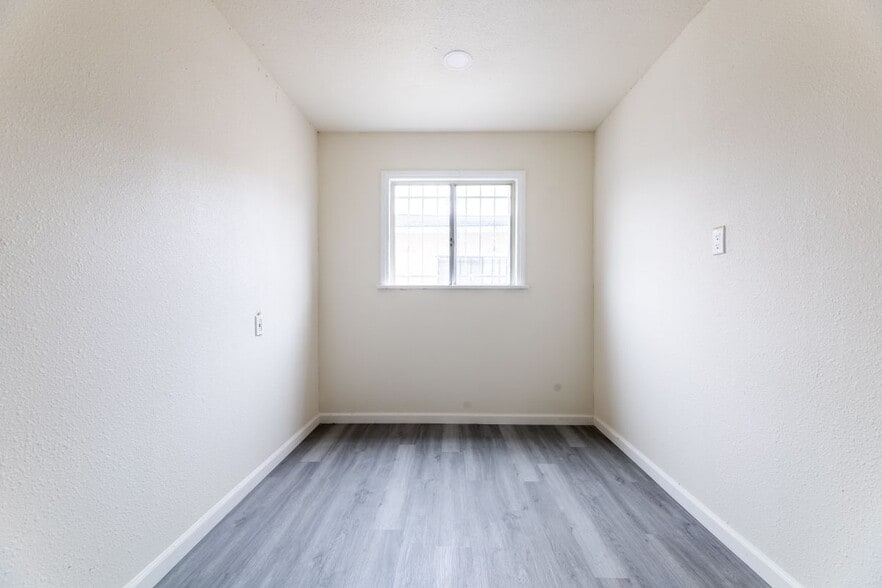 Building Photo - 138 W 82nd St