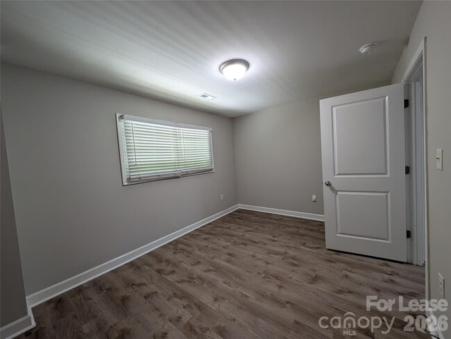 Building Photo - 1215 Green Oaks Ln