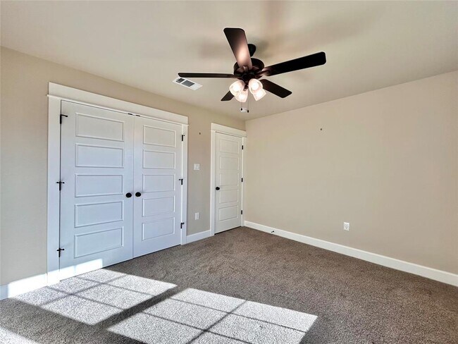 Building Photo - 112 Savage Cir