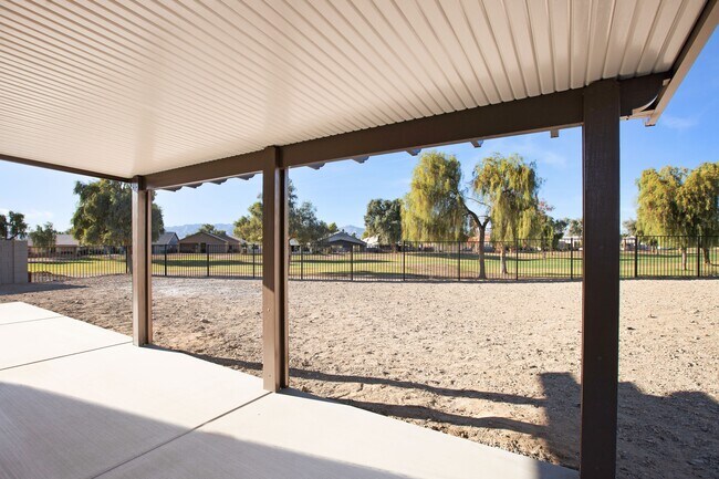 Building Photo - 5749 Club House Dr