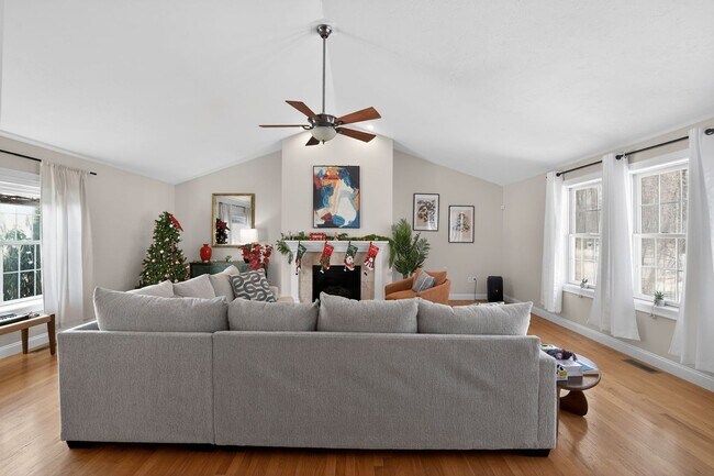 Building Photo - Spacious 4BR House in Millbury