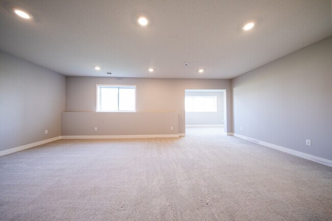Building Photo - 14306 Acer Ave