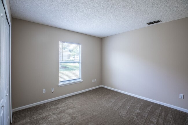 Building Photo - Great Rental in The Valley!