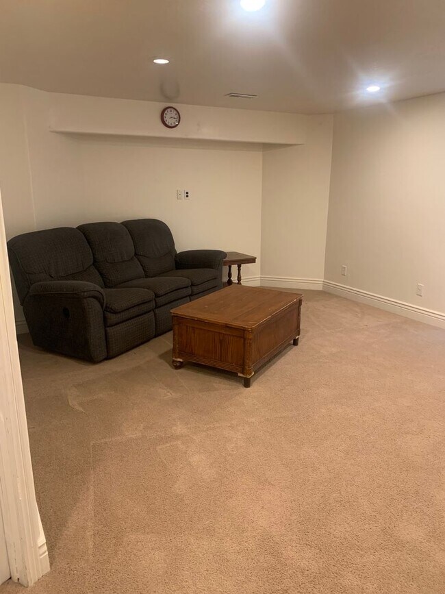 Building Photo - 4 Bed Basement Unit for Rent in PG $1700-1st Month Rent free!