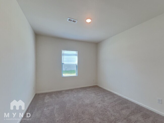 Building Photo - 1128 Centerview Dr