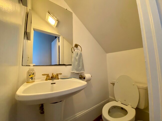 Building Photo - 79 Smith St