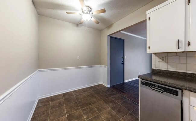 Building Photo - Modern 2BR Condo at Pembroke Gardens – Balcony, Pool Access & Utilities