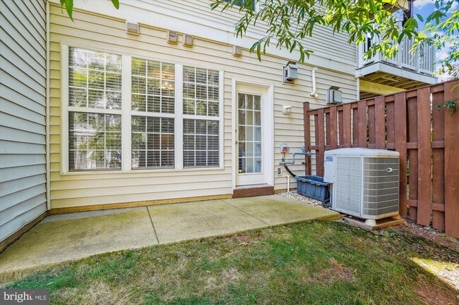 Primary Photo - 45478 Whistling Terrace