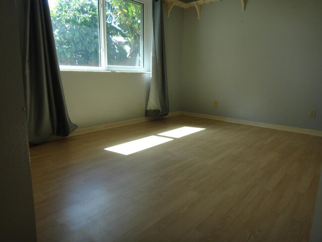 Building Photo - 1417 McDermott Ln