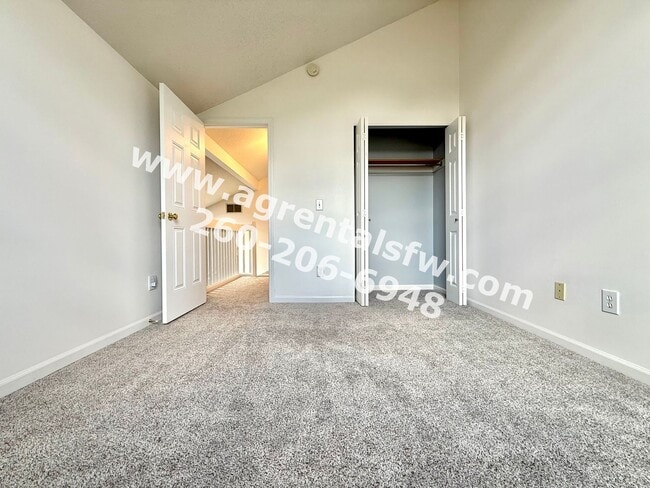 Building Photo - 2 Bedroom Villa