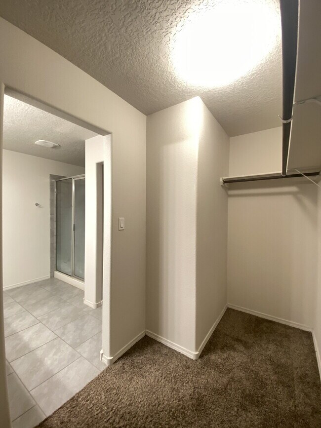 Building Photo - Enchanted Hills - 3BR/2Bath/Backyard Mountantain Views