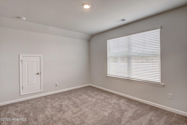 Building Photo - 1329 Clendon Cir
