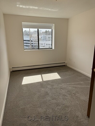 Building Photo - 71 Montvale Ave