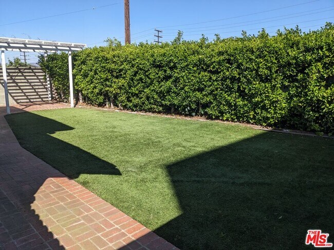 Building Photo - 4547 W 16th Pl