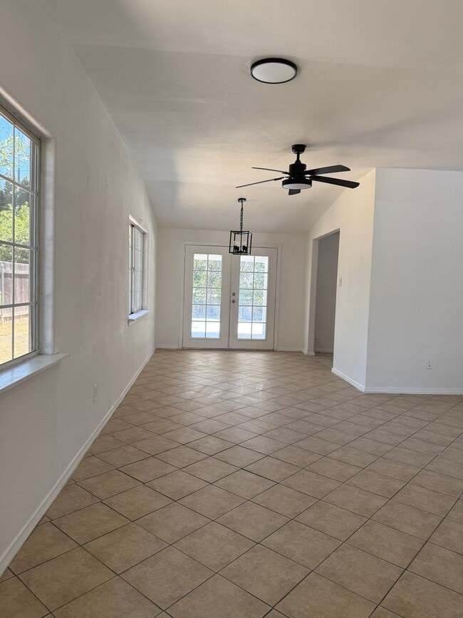 Building Photo - Charming 4-Bedroom Home for Rent in San Be...