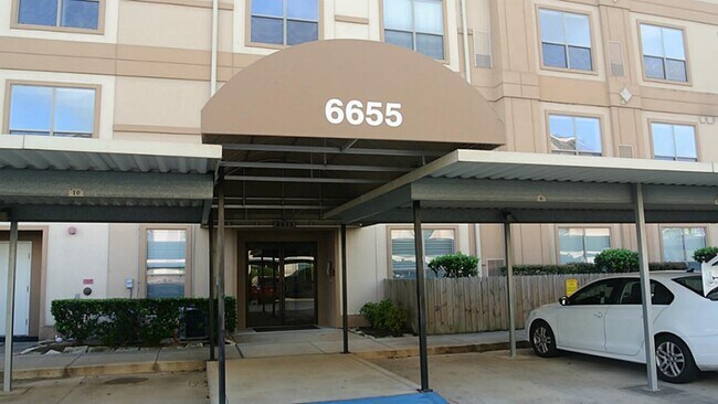 Building Photo - 6655 W Sam Houston Pkwy N
