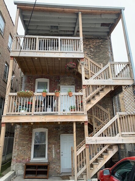 Building Photo - 2642 W HADDON AVE