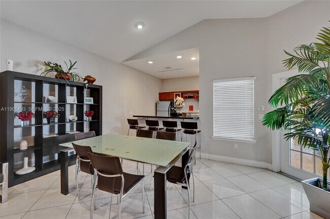 Building Photo - 417 Vista Isles Dr