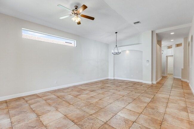 Building Photo - ** TUSCANY COVE ** 2 BED + DEN / 2 BATH / ...