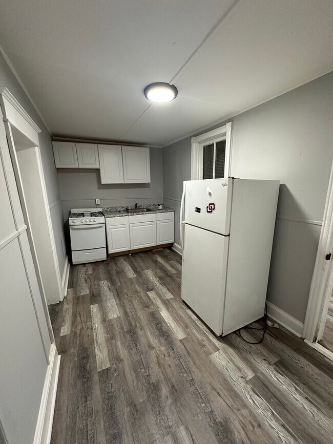 Building Photo - 117 N Front St