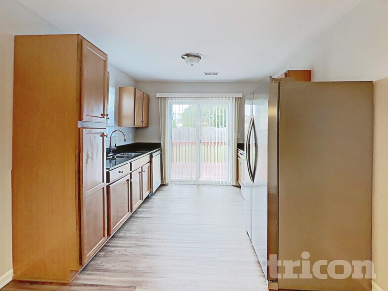 Building Photo - 225 Eagle Pointe Dr