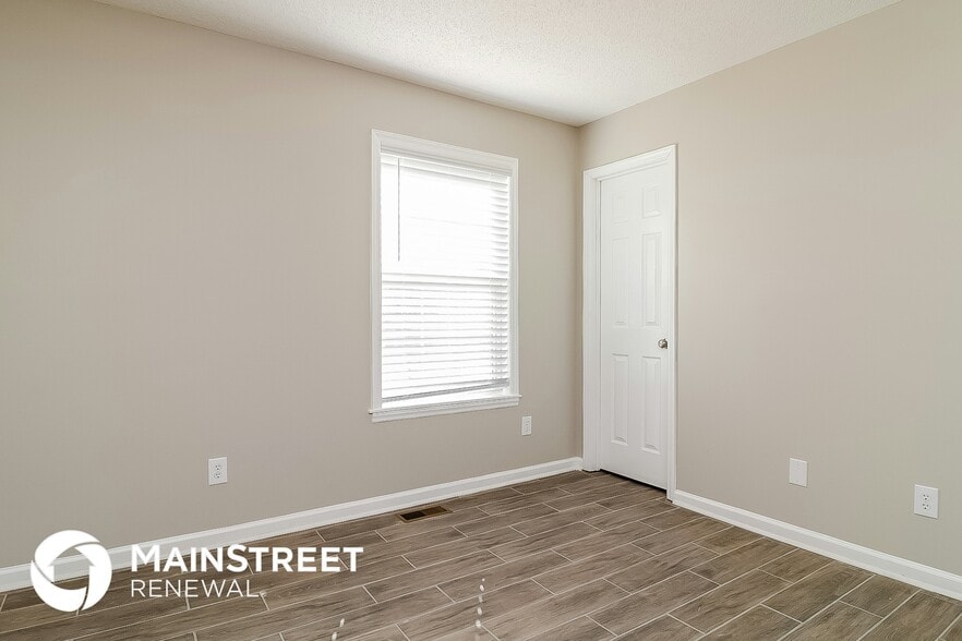 Building Photo - 3613 Cove Dr