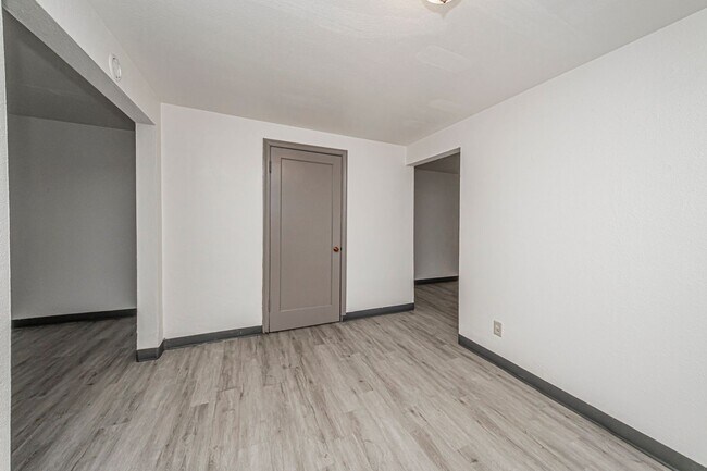 Building Photo - 411 W 5th St