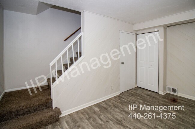 Building Photo - 450 Kenwood Dr