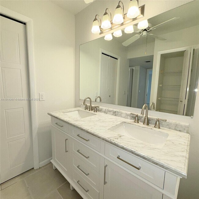 Building Photo - 16521 Blatt Blvd