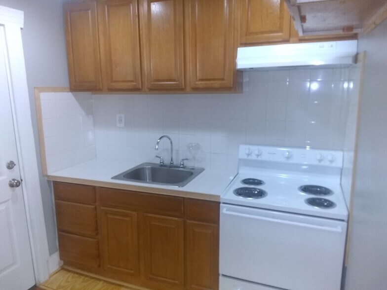 Building Photo - 605 Spring St