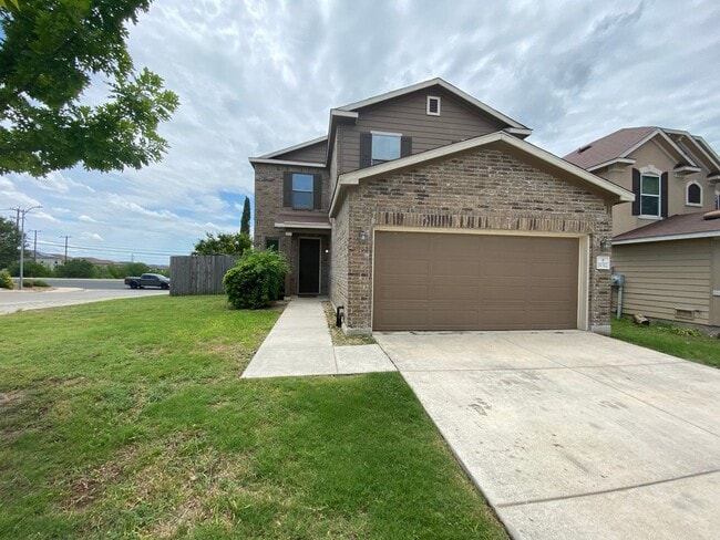 Primary Photo - 3 Bed/2.5 Bathroom~ Multiple Living Spaces...