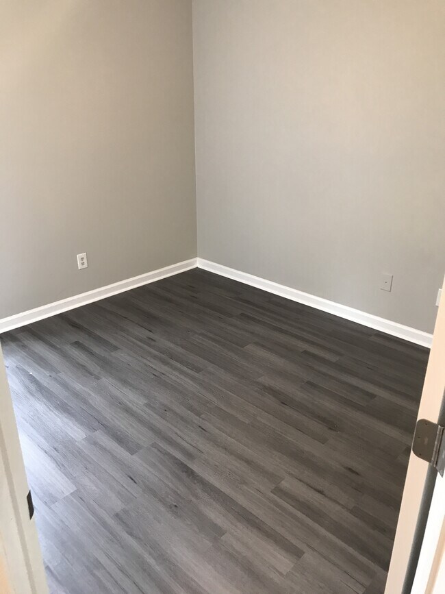 Building Photo - 1085 Garibaldi St SW