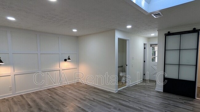Building Photo - 4444 Hide a Way Dr