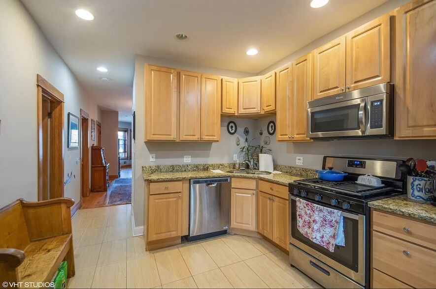 Primary Photo - 2509 W Diversey Ave