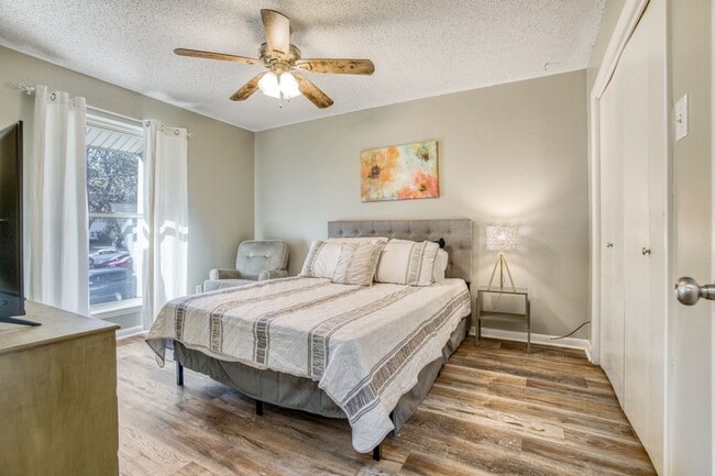 Building Photo - 101 Pine Forest Dr