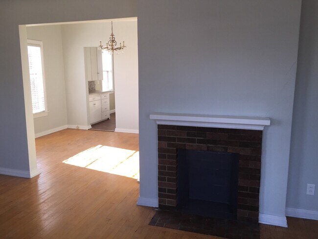 Building Photo - 109-111 Duplex