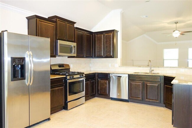 Building Photo - 3745 Bainbridge St