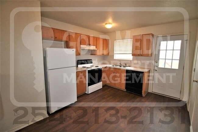Building Photo - Beautiful 2-bed, 1.5-bath! - Now available...