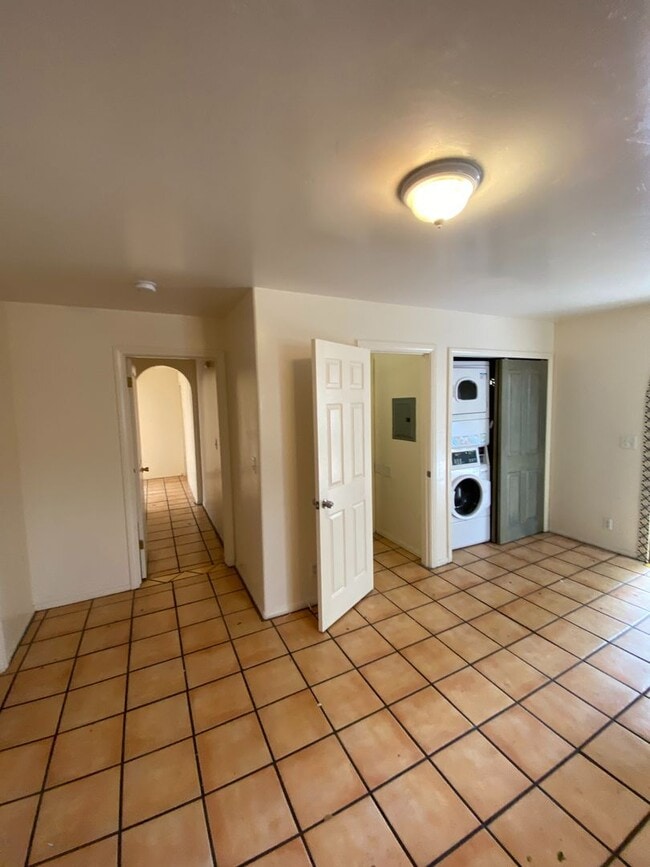 Building Photo - 6636 Del Playa Dr