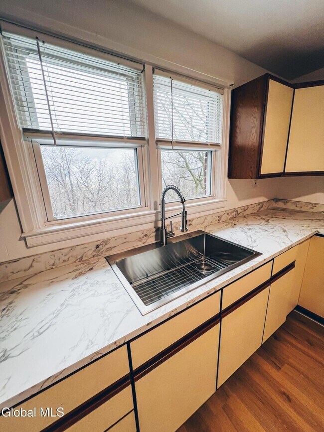 Building Photo - 92D Columbia Turnpike