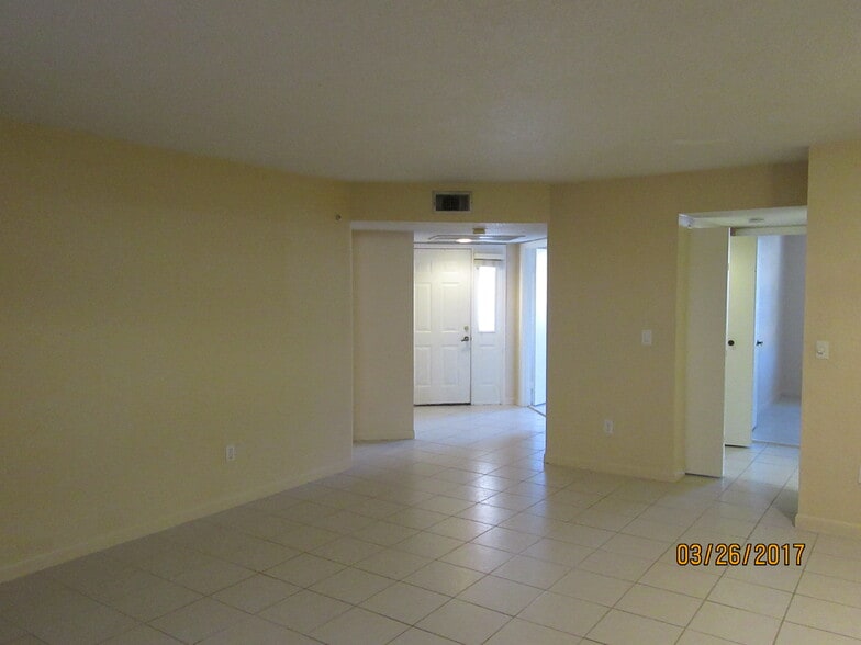 Building Photo - 2651 SE 19th Ct