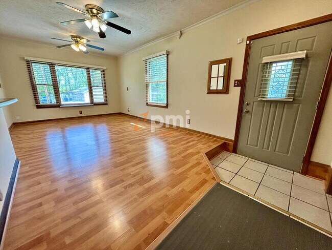 Building Photo - 5107 White Oak Terrace