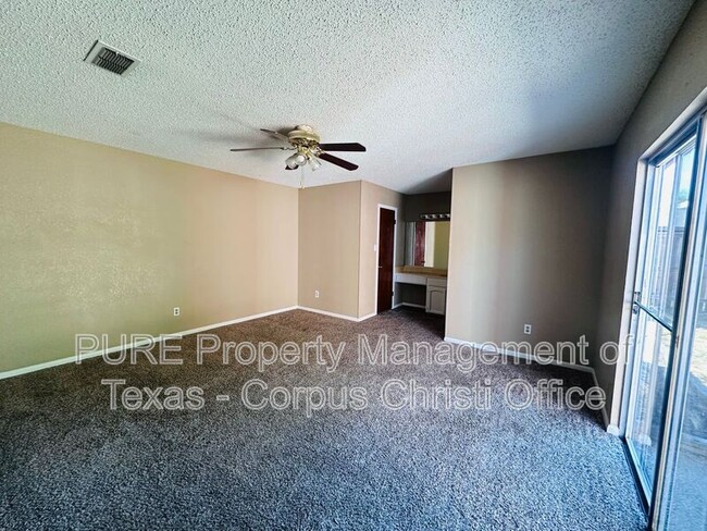 Building Photo - 862 Siskin Cir