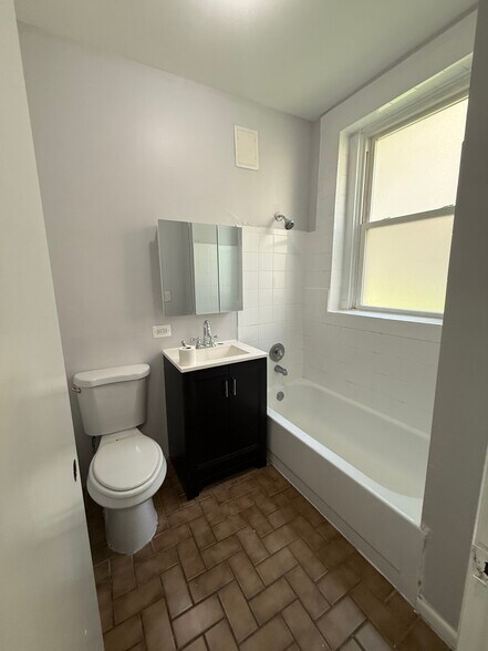 Building Photo - 4527 N Malden St