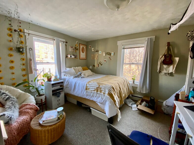 Building Photo - 12 Shepherd Ave