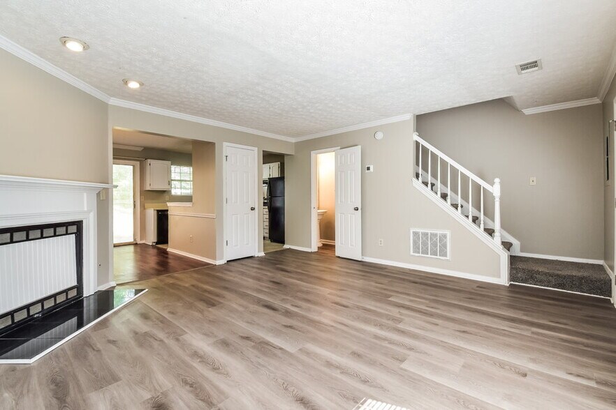Building Photo - 5729 Wells Cir