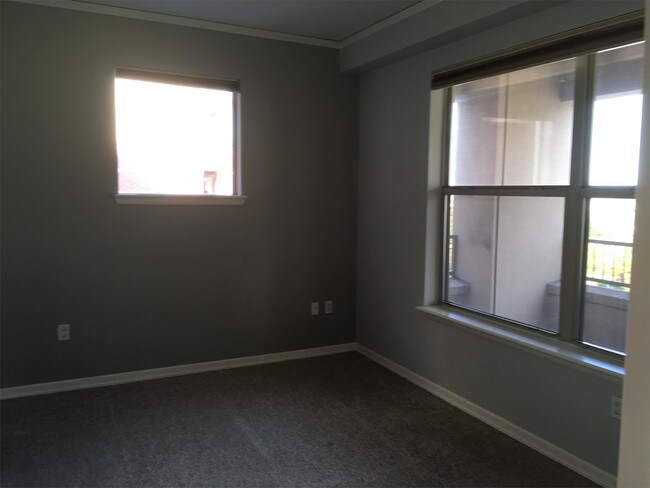 Building Photo - 1975 Grant St