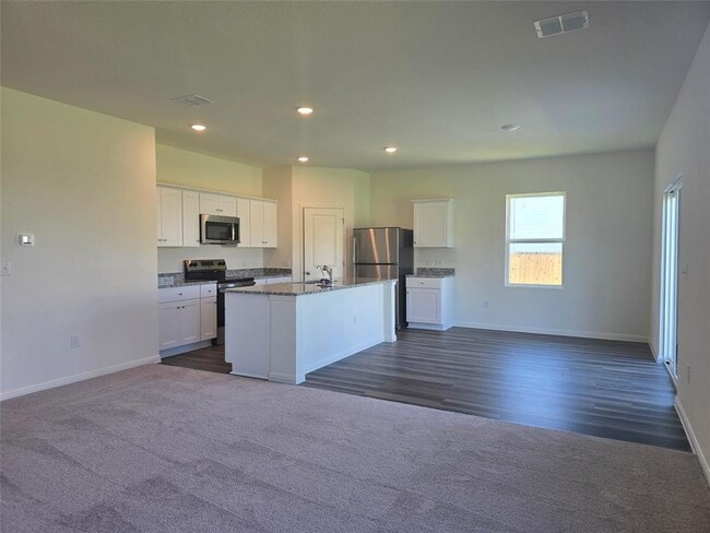 Building Photo - 121 Blazilmar Ln