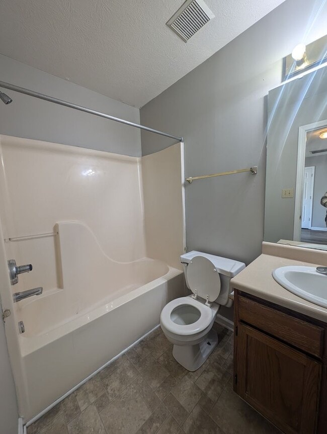 Building Photo - Quiet 2 bed 2 bath duplex home in Franklin!