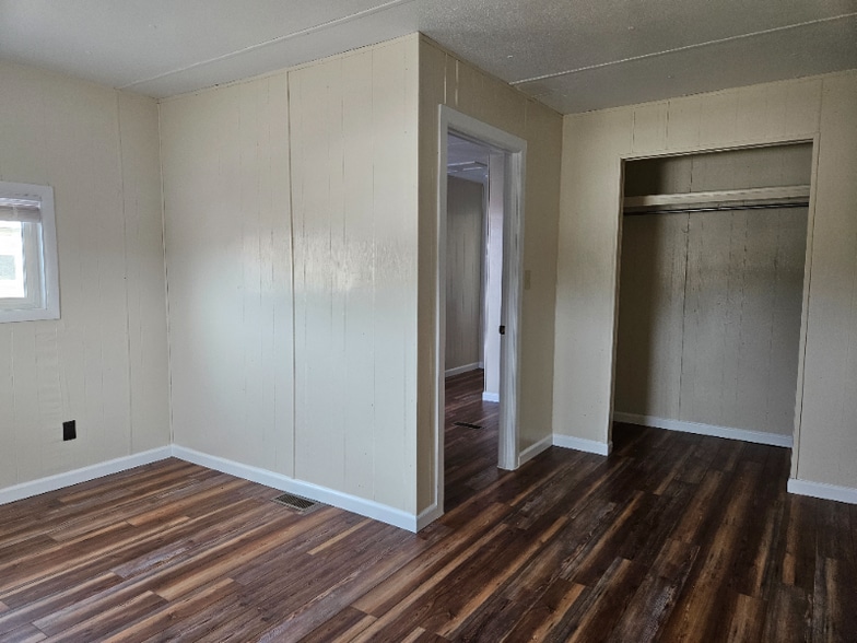 Building Photo - 32 3rd St